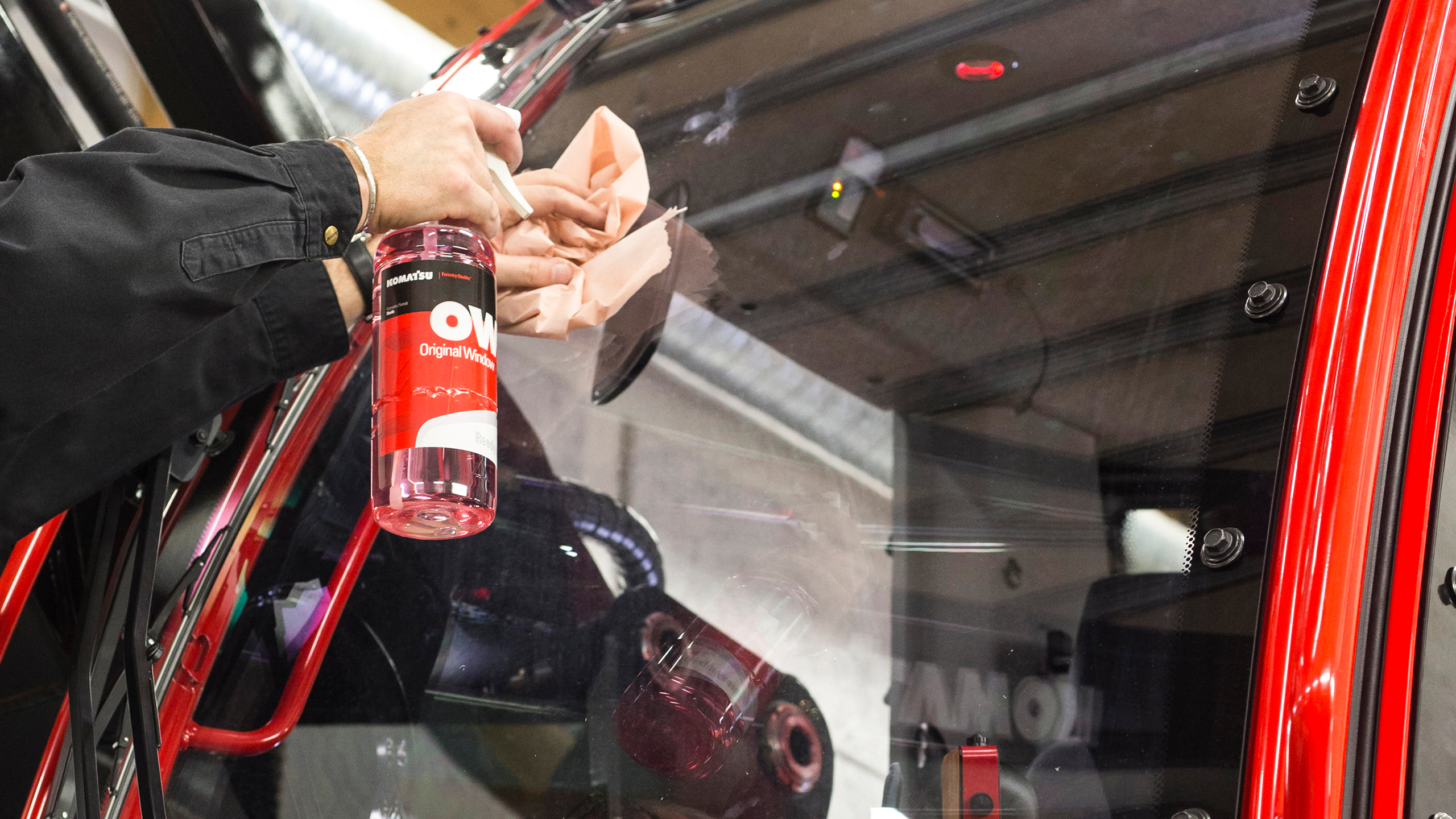 Hands cleaning machine window